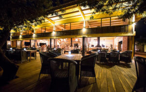 Kalahari Anib Lodge dining area