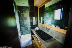 Mantadia Lodge Bathroom