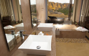 Isalo Rock Lodge Bathroom