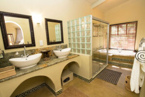 Camelthorn Lodge Forest Villa Bathroom
